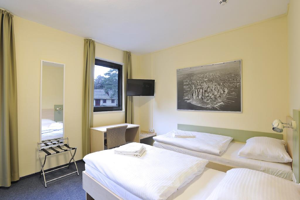 Best Deal Airporthotel Веце Номер фото