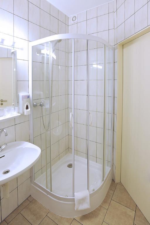 Best Deal Airporthotel Веце Номер фото