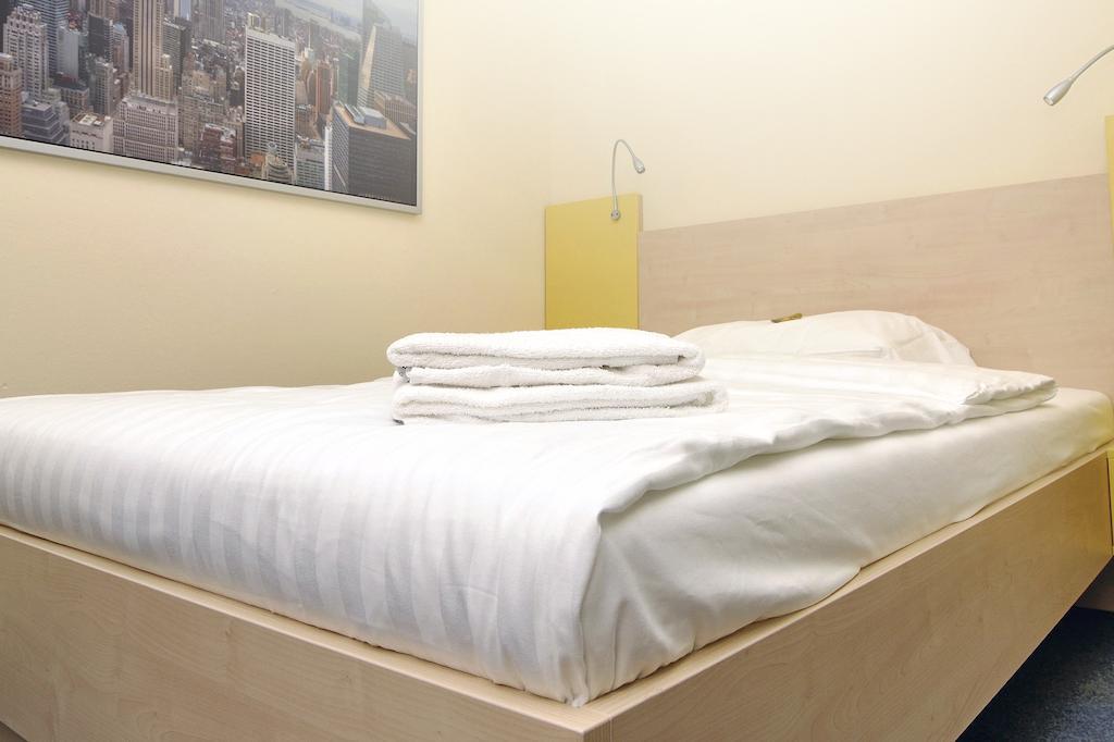 Best Deal Airporthotel Веце Номер фото