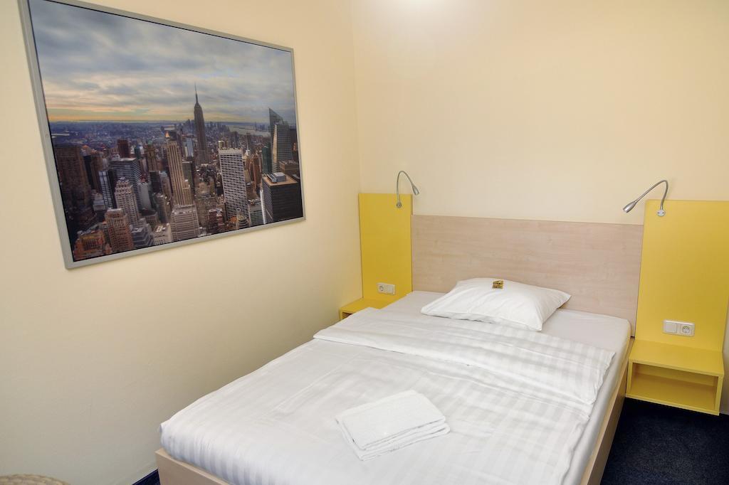 Best Deal Airporthotel Веце Номер фото