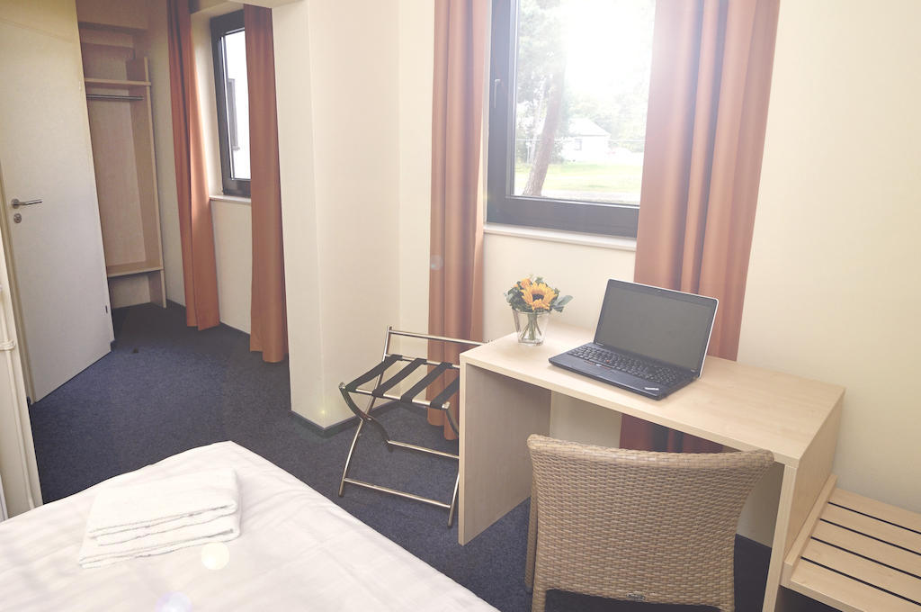 Best Deal Airporthotel Веце Номер фото