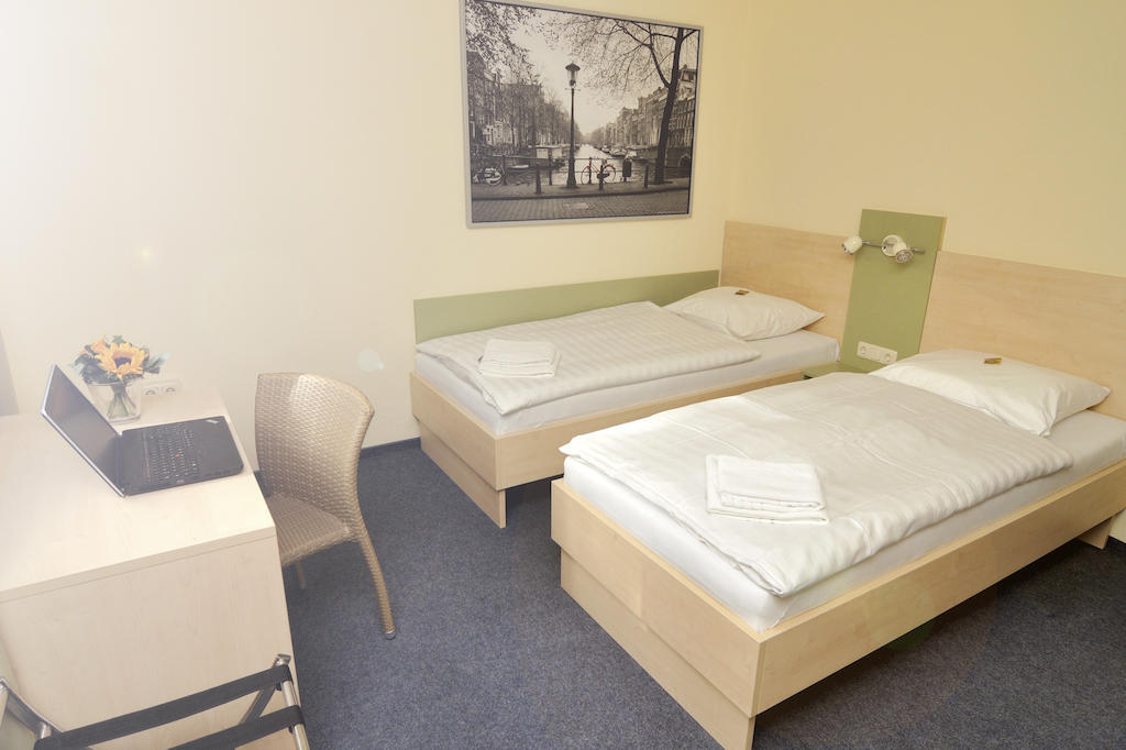 Best Deal Airporthotel Веце Экстерьер фото
